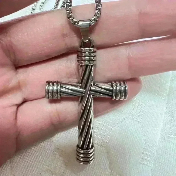 Trendy Pendant Necklace  Collection - Picture 3 of 4